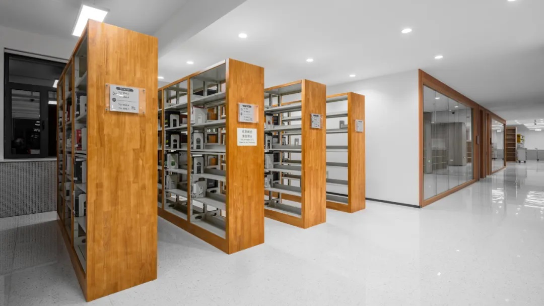 卫津路校区-科学图书馆-四层-专业阅览室-1.jpg